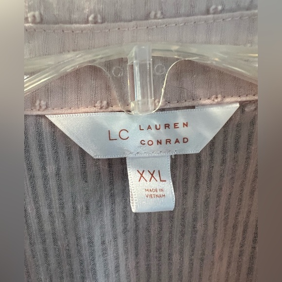 Baby Pink , Short Sleeve Button- Down w Textured Dots, Lace & ties at the waist - Picture 3 of 9